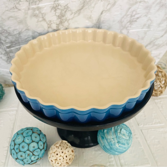 Le Creuset Stoneware Fluted Flan Dish Azure Blue Pie Plate 24cm - Picture 4 of 5